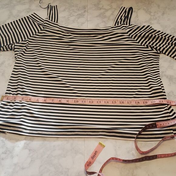 Chicos Top  - Picture 8 of 9